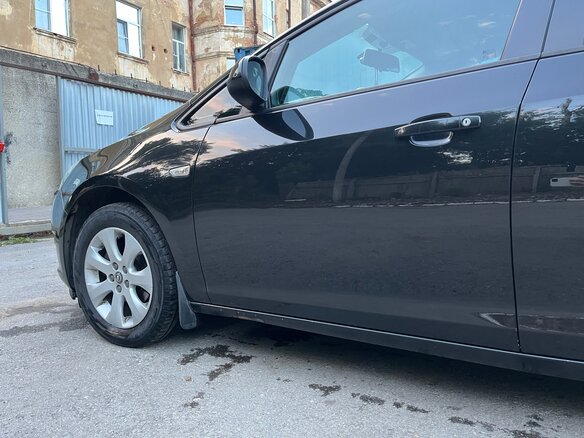 2014 Opel Astra J Рестайлинг, чёрный, 860000 рублей - вид 4