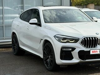 2020 BMW X6 40i III (G06), белый, 5990000 рублей, вид 2