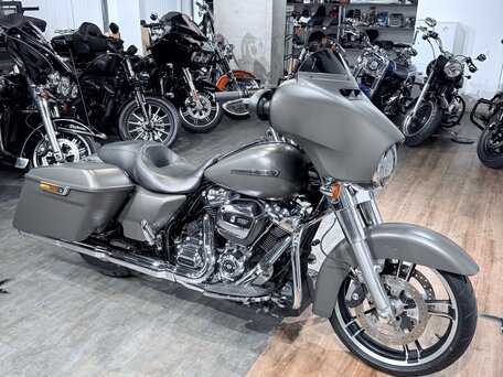 2018 Harley-Davidson Street Glide Special, серый, 1799000 рублей, вид 2