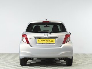 2013 Toyota Vitz III (XP130), серый, 799000 рублей, вид 5