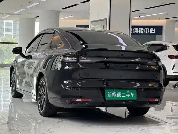 2025 Leapmotor B01 550, чёрный, 1733069 рублей - вид 3