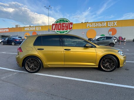 2018 Volkswagen Golf VII Рестайлинг, коричневый, 1899999 рублей, вид 4