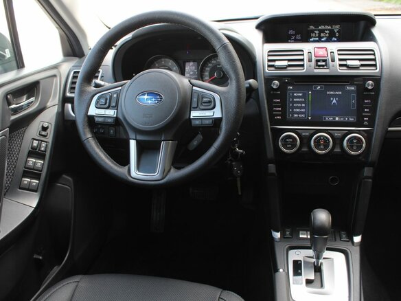 2017 Subaru Forester IV Рестайлинг 2, серый, 1900000 рублей - вид 16