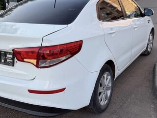 2016 Kia Rio III Рестайлинг, белый, 750000 рублей, вид 3