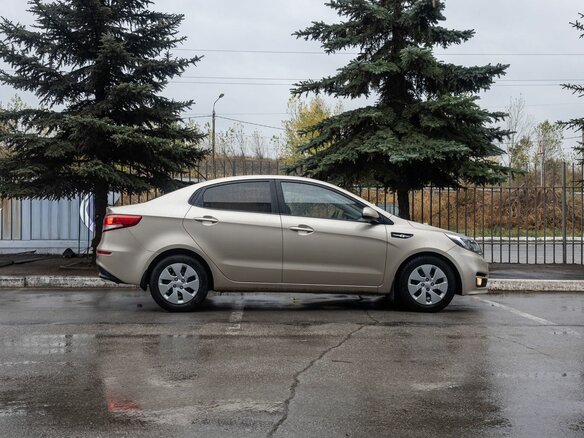 2015 Kia Rio III Рестайлинг, бежевый - вид 7