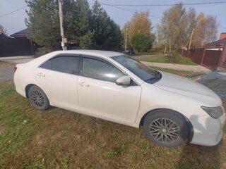 2013 Toyota Camry VII (XV50), белый, 900000 рублей, вид 3