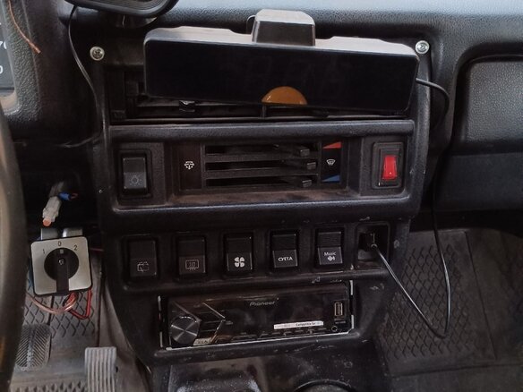 2000 Lada (ВАЗ) 2121 (4x4) I Рестайлинг, фиолетовый - вид 6