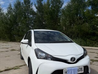 2016 Toyota Vitz III (XP130) Рестайлинг, белый, 710000 рублей, вид 5