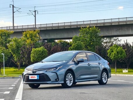 2022 Toyota Corolla XII (E210), серебристый, 1849999 рублей, вид 1
