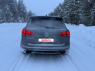 2016 Volkswagen Touareg II Рестайлинг, серый, 2850000 рублей, вид 3
