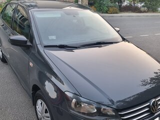 2018 Volkswagen Polo V Рестайлинг, серый, 999000 рублей, вид 2