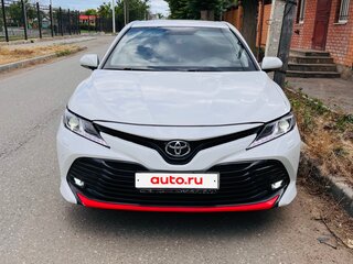 2019 Toyota Camry VIII (XV70), белый, 1850000 рублей, вид 1