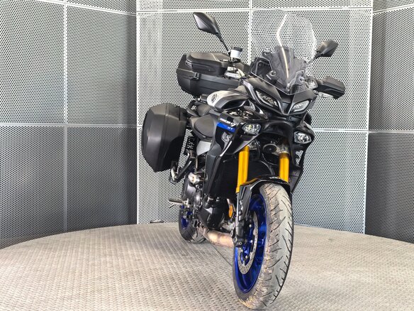 2022 Yamaha MT-09 Tracer (FJ-09), серебристый, 1399000 рублей - вид 2