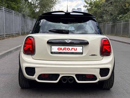 2018 Mini Hatch JCW III (F55/F56) Рестайлинг, белый, вид 5