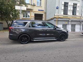 2024 Kia Carnival IV Рестайлинг, чёрный, 5900000 рублей, вид 1