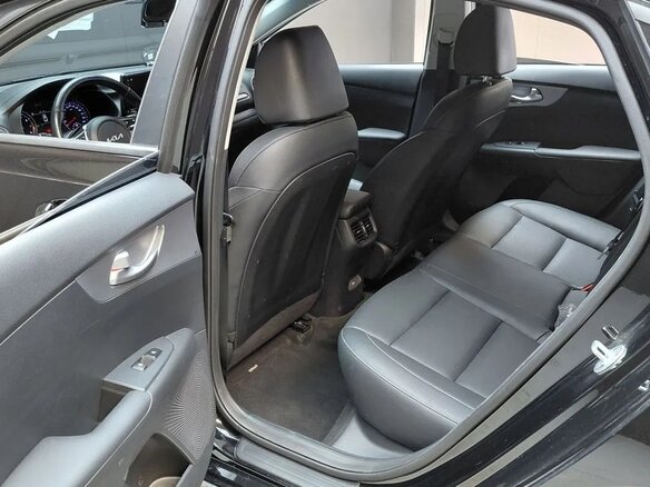 2023 Kia K3 II Рестайлинг, чёрный, 1600000 рублей - вид 9