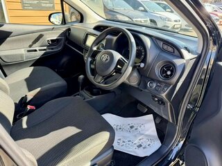 2018 Toyota Vitz III (XP130) Рестайлинг, чёрный, 1079000 рублей, вид 5
