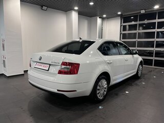 2019 Skoda Octavia III (A7) Рестайлинг, белый, 1580000 рублей, вид 3