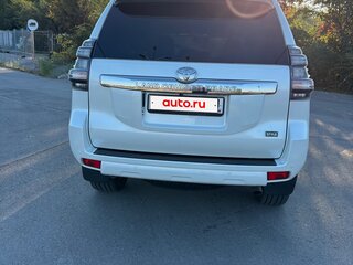 2017 Toyota Land Cruiser Prado 150 Series Рестайлинг 1, белый, 4500000 рублей, вид 3