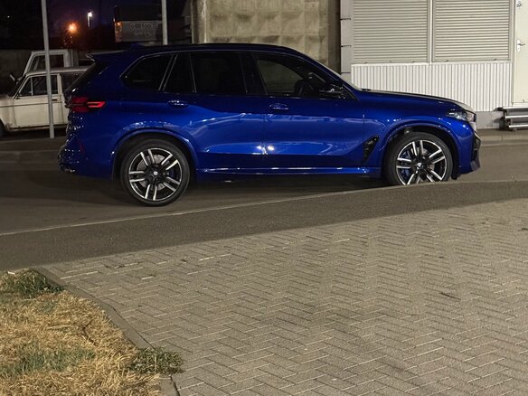 2021 BMW X5 M III (F95), синий, 8200000 рублей - вид 3
