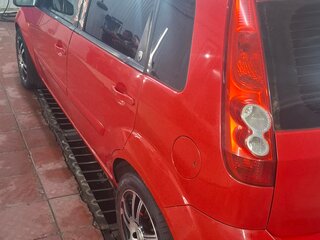 2007 Ford Fiesta Mk5, красный, 320000 рублей, вид 5