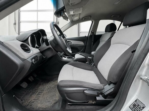 2014 Chevrolet Cruze I Рестайлинг, серебристый, 700000 рублей - вид 7