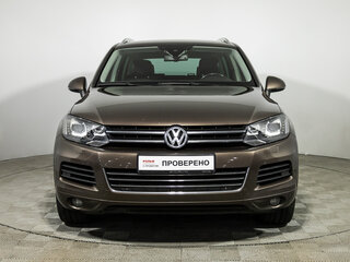 2013 Volkswagen Touareg II, коричневый, 2449700 рублей, вид 2
