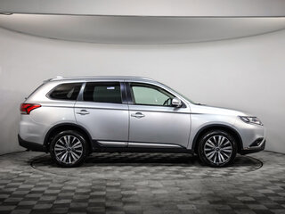 2019 Mitsubishi Outlander III Рестайлинг 3, серебристый, 1620777 рублей, вид 4