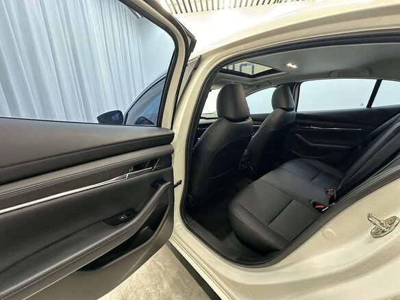 2023 Mazda 3 Axela IV (BP), белый, 1650000 рублей - вид 15