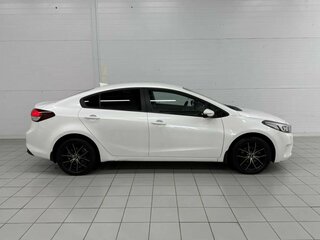 2019 Kia Cerato III Рестайлинг (Classic), белый, 1650000 рублей, вид 4