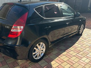 2011 Hyundai i30 I Рестайлинг, чёрный, 690000 рублей, вид 3