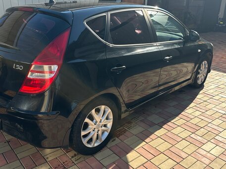 2011 Hyundai i30 I Рестайлинг, чёрный, 690000 рублей, вид 3