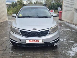 2016 Kia Rio III Рестайлинг, серебристый, 650000 рублей, вид 1