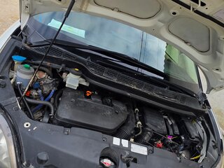 2004 Honda Elysion I, белый, 870000 рублей, вид 2