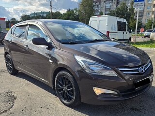 2016 Hyundai Solaris I Рестайлинг, коричневый, 950000 рублей, вид 2