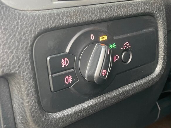2012 Volkswagen Touareg II, чёрный, 1790000 рублей - вид 13