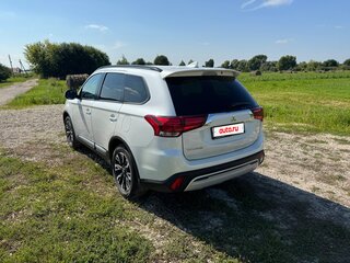2021 Mitsubishi Outlander III Рестайлинг 3, белый, 3000000 рублей, вид 4