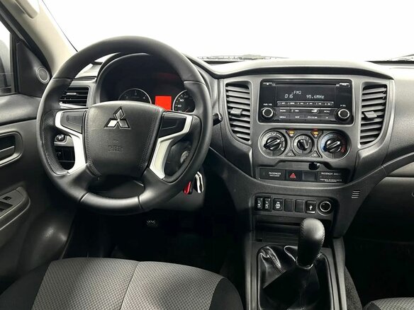 2017 Mitsubishi L200 V, белый, 2350000 рублей - вид 15