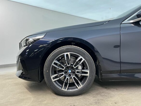 2025 BMW 5 серии Long 530Li xDrive VIII (G60/G61/G68), чёрный, 8190000 рублей - вид 19
