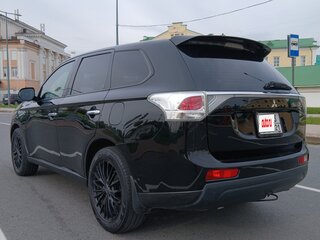 2013 Mitsubishi Outlander III, чёрный, 999000 рублей, вид 3