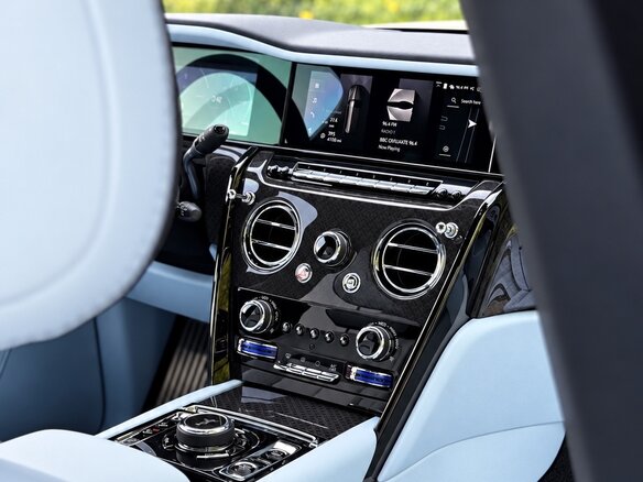 2025 Rolls-Royce Cullinan Black Badge I Рестайлинг (Series II), чёрный, 67000000 рублей - вид 6