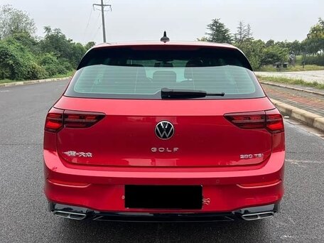 2023 Volkswagen Golf VIII, красный, 2200000 рублей, вид 5