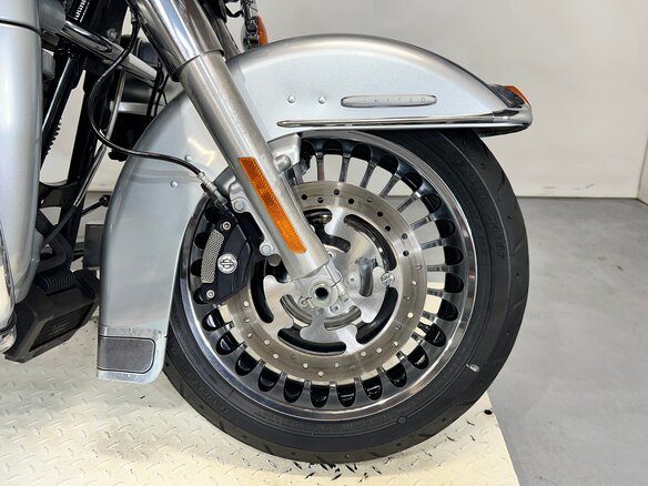 2012 Harley-Davidson Electra Glide, серебристый, 749000 рублей - вид 10