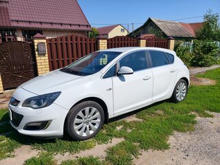 2014 Opel Astra J Рестайлинг, белый, 699000 рублей, вид 1