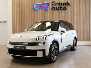 Lynk & Co 900
