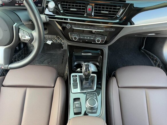2023 BMW 1 серии 120i III (F52) Рестайлинг, белый - вид 9