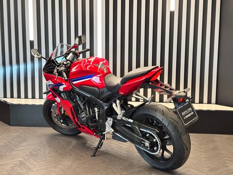 2024 Honda CBR 650R, красный, 1243143 рублей, вид 4