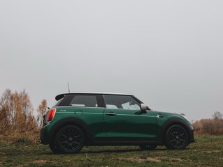 2021 Mini Hatch Cooper III (F55/F56) Рестайлинг, белый, 2500000 рублей, вид 5