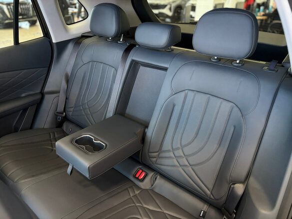 2026 Geely EX5 Гибрид EM-R, чёрный, 3829990 рублей - вид 7
