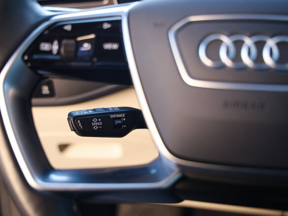 2023 Audi Q6 50 TFSI, чёрный, 6299777 рублей - вид 12